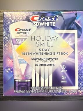 Crest 3D White Holiday Smile Teeth Whitening Gift Box